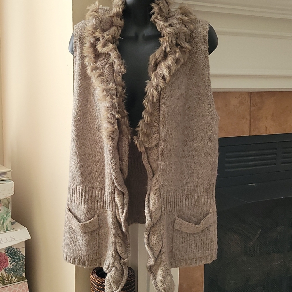 *CLEARANCE* Sioni Studio sweater vest